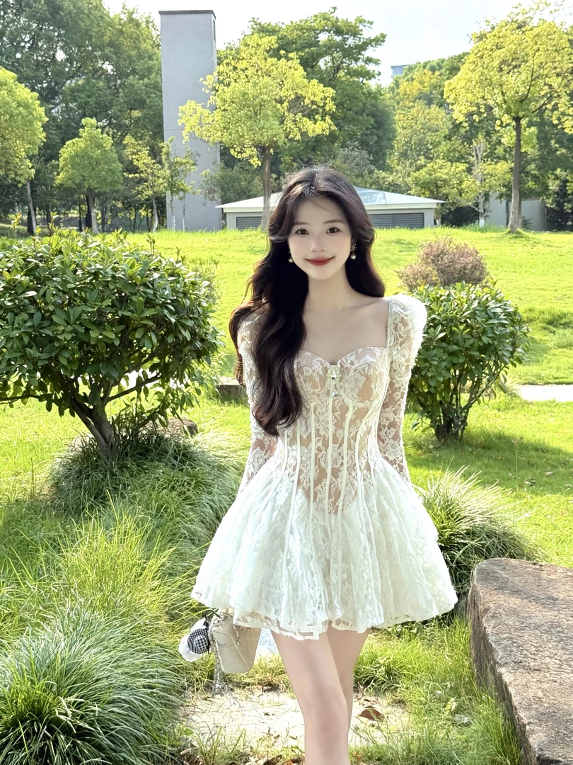 自在风雅 纯欲风气质高级感白色法式方领连衣裙收腰蕾丝蓬蓬短裙