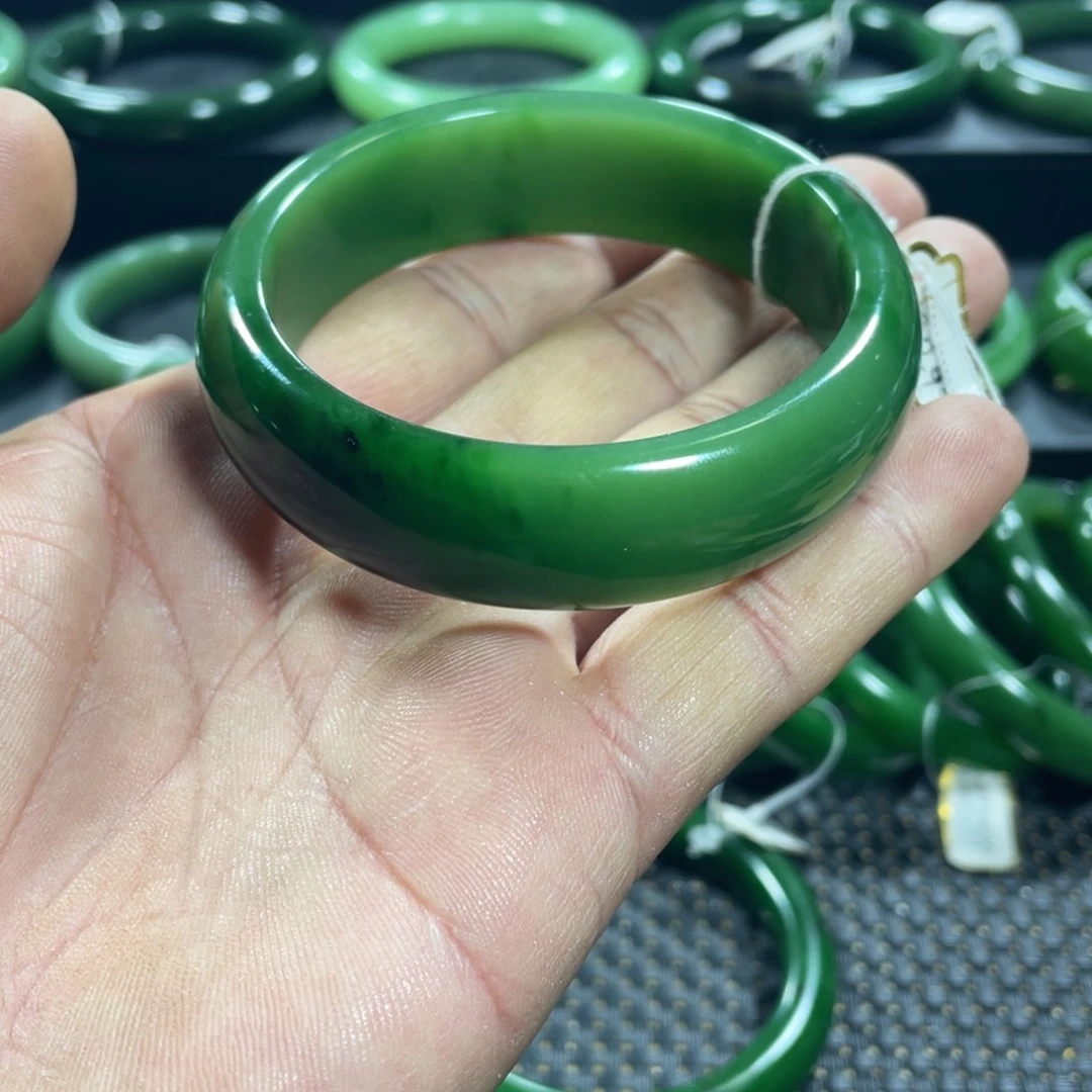 和田玉（碧玉）未镶嵌手镯