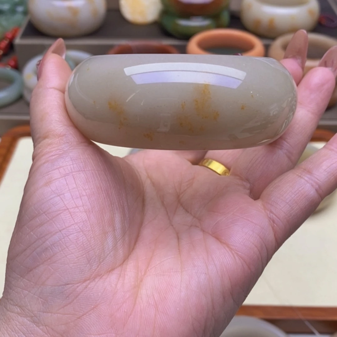 【闪购商品】石英质玉手镯未镶嵌福*多