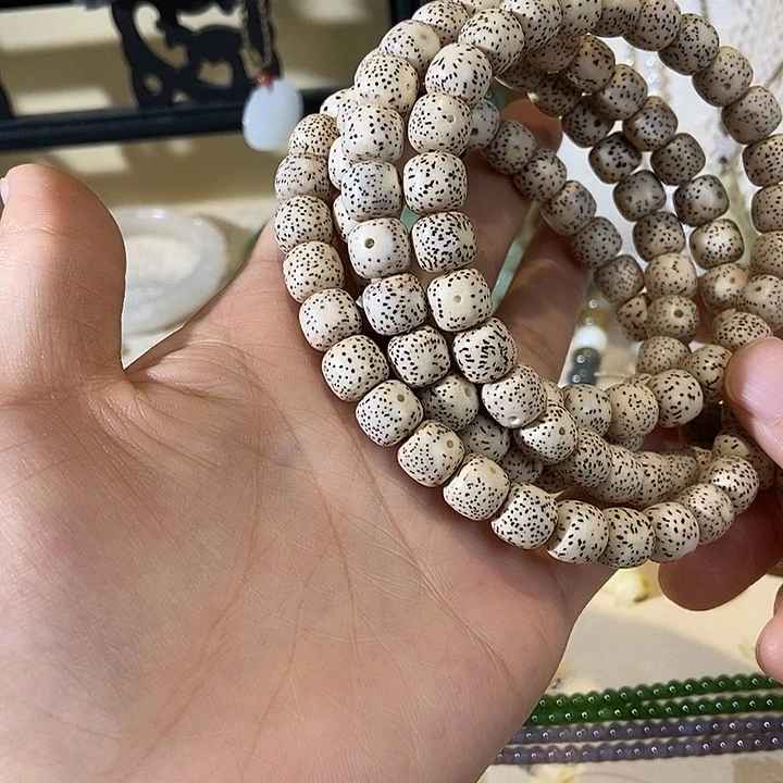 琥珀颈饰未镶嵌这个