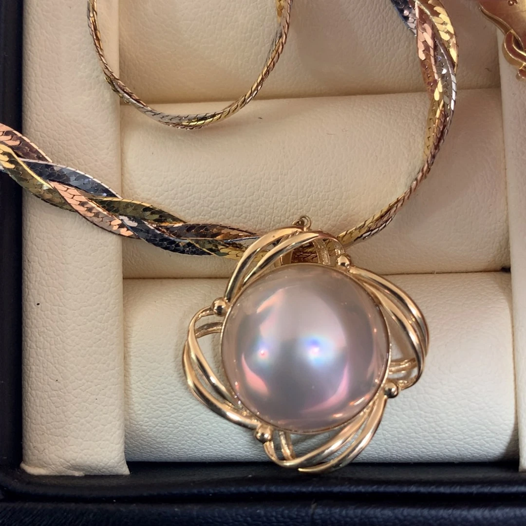 18K金镶嵌颈饰拼合珍珠（马贝珠）