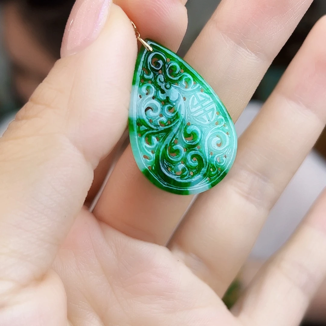 翡翠18K金镶嵌颈饰多样性