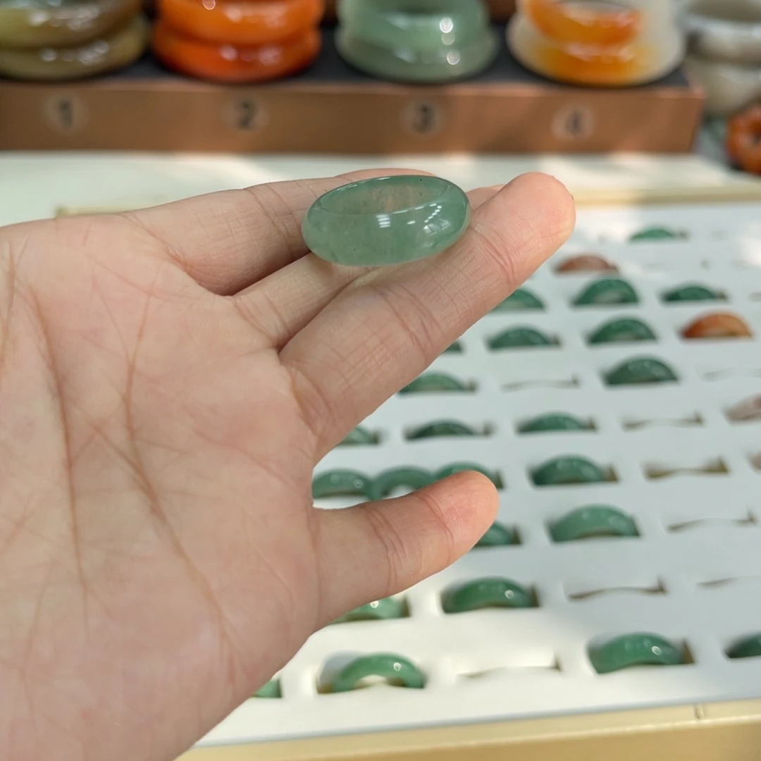 石英岩玉未镶嵌珠宝奇石