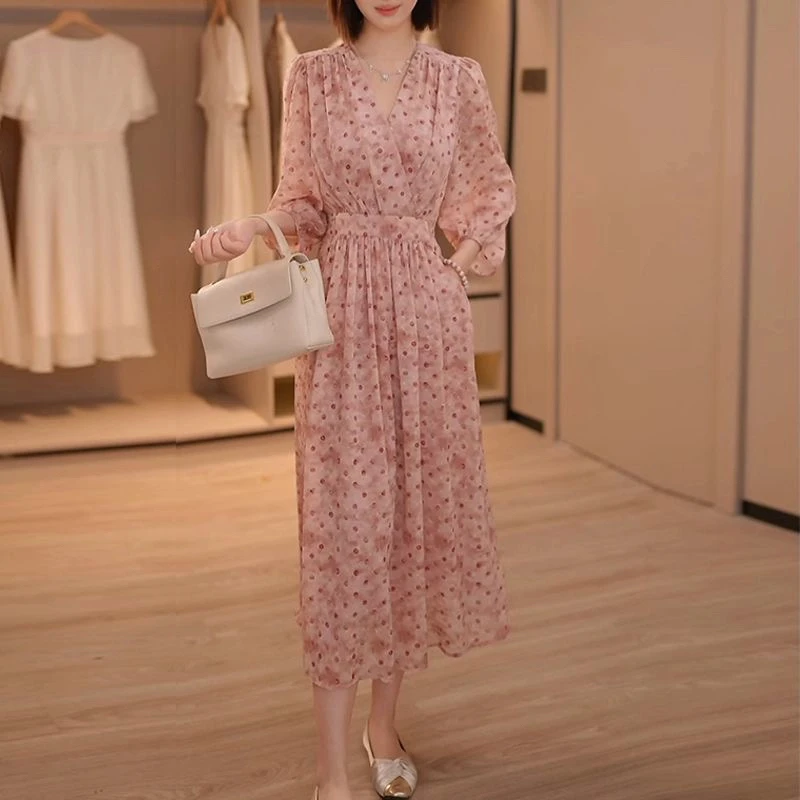 法式时尚浪漫粉色波点裙2025夏季新款七分袖印花设计感绑带连衣裙