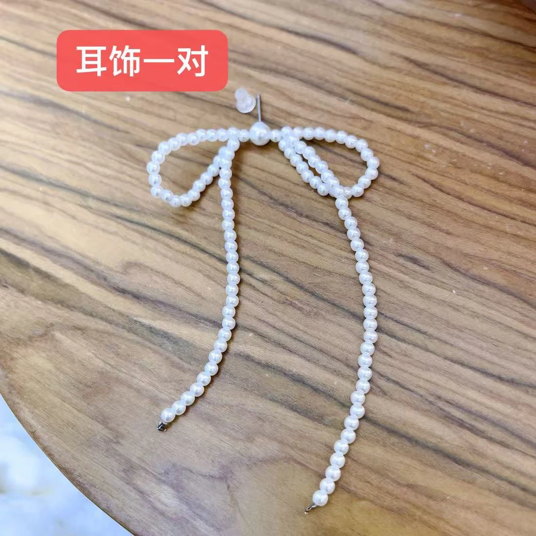 F88猪猪蝴蝶结一对耳饰