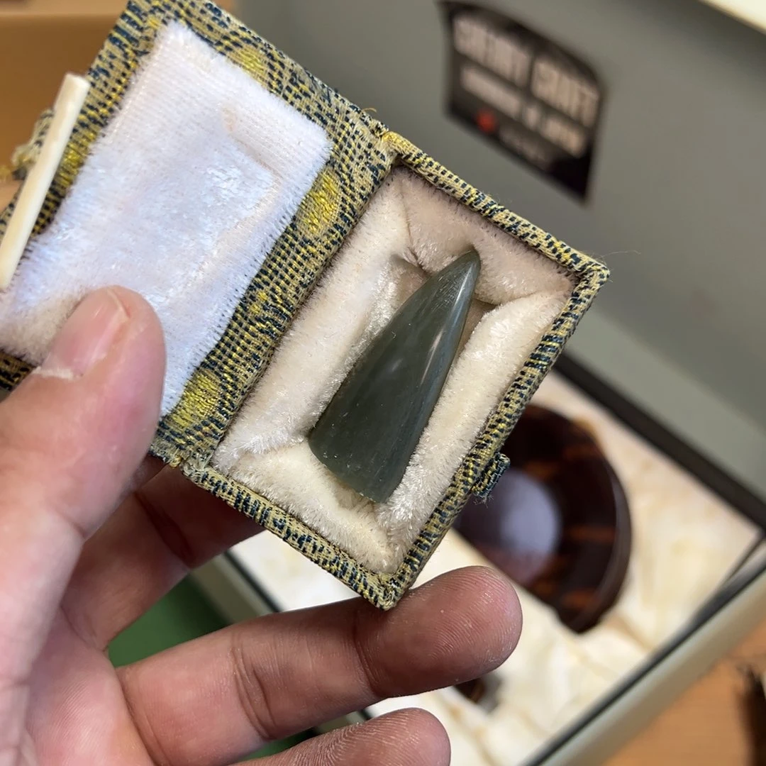 石材秦*娃中古商品，不退不换
