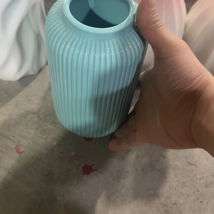 灯笼一个湖蓝陶瓷花瓶