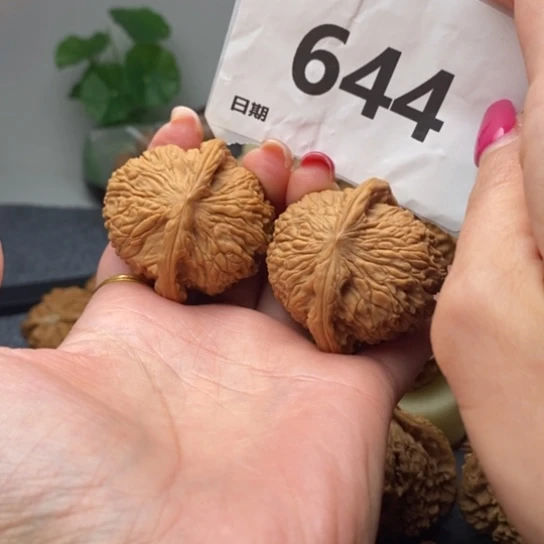 @***J文玩核桃吊坠全43红狮子644