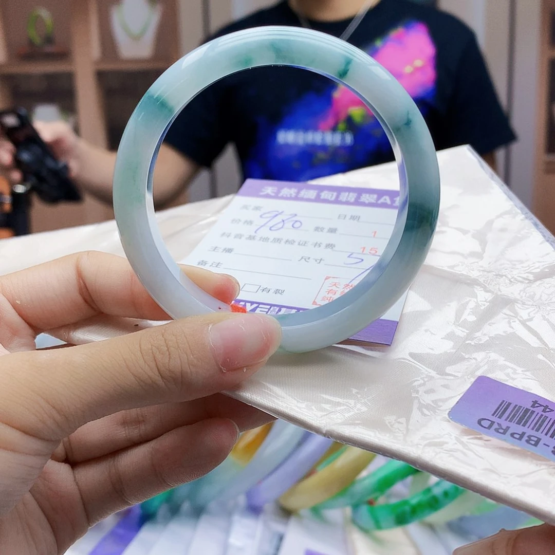翡翠手镯未镶嵌67777778888888888