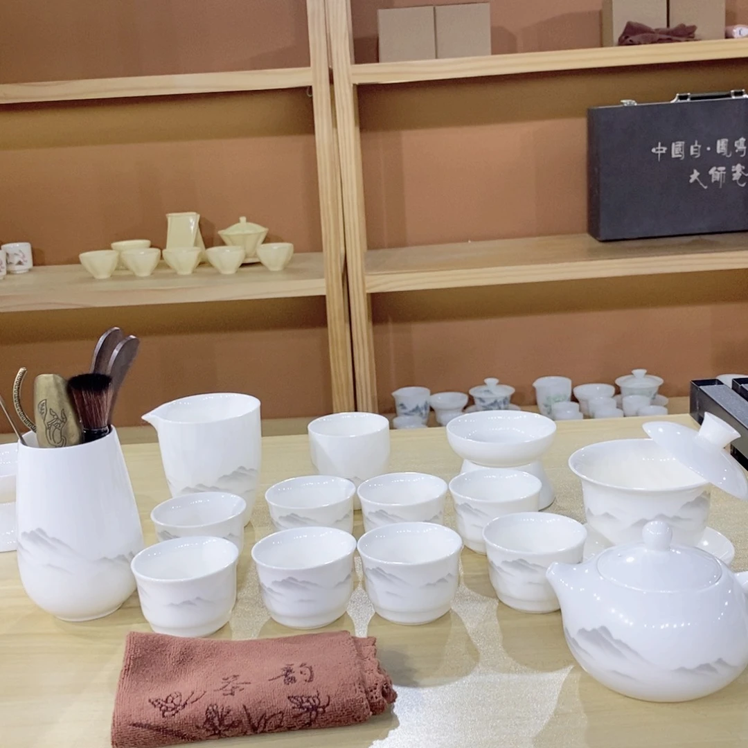 瓷片水墨江山羊脂玉套装21头