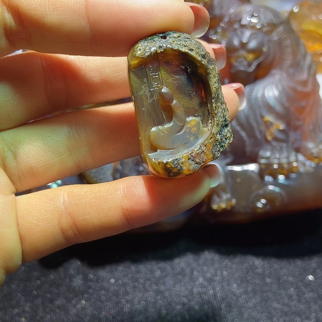 琥珀颈饰未镶嵌无象佛