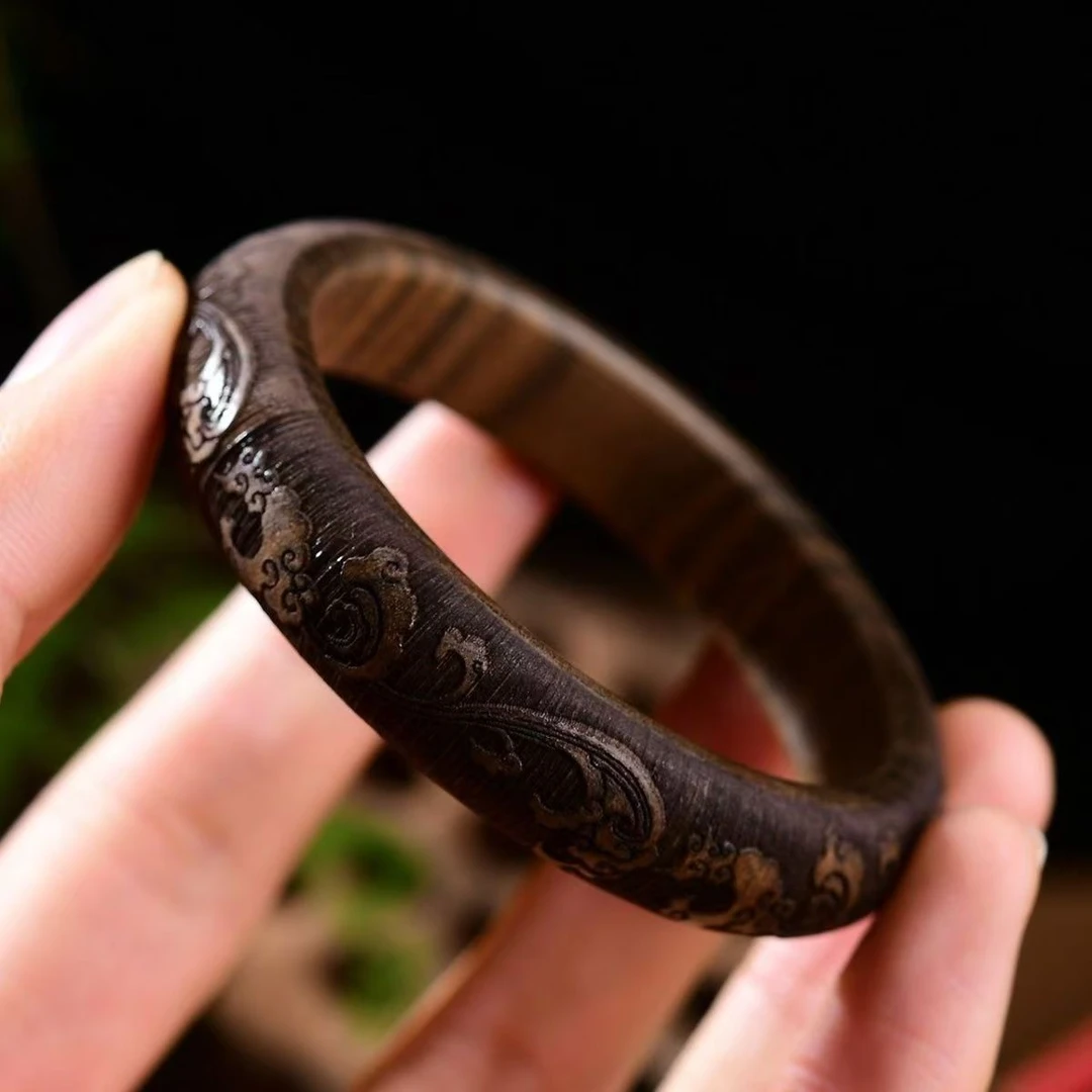 沉香木《雕花手镯》印尼天然复古原精工雕