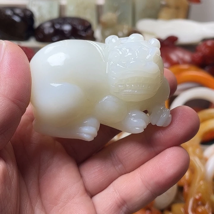 忠***堂和田玉未镶嵌颈饰