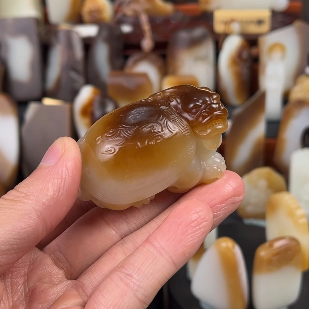 快***人颈饰未镶嵌和田玉（糖玉）