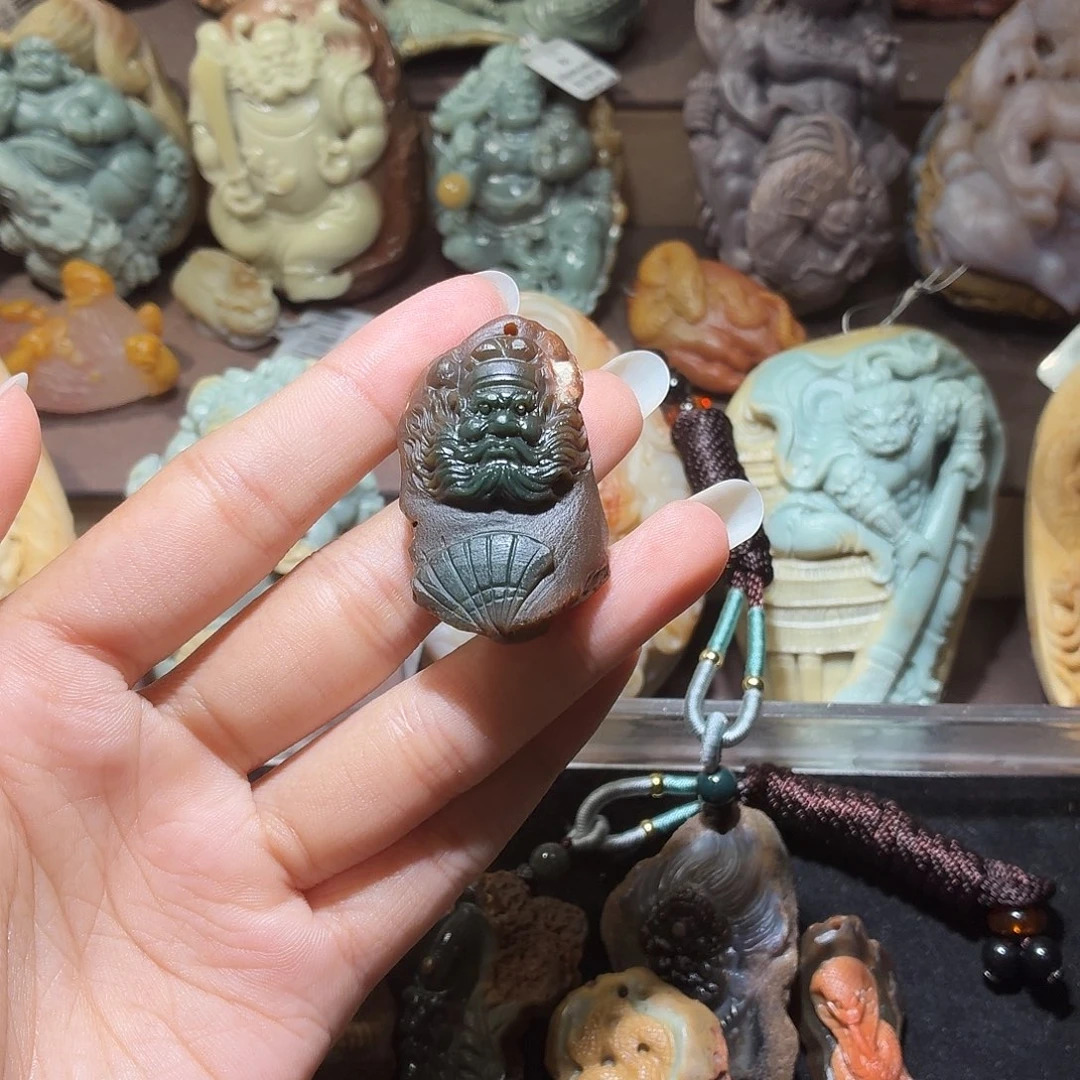 飞***柿石英质玉未镶嵌吊坠