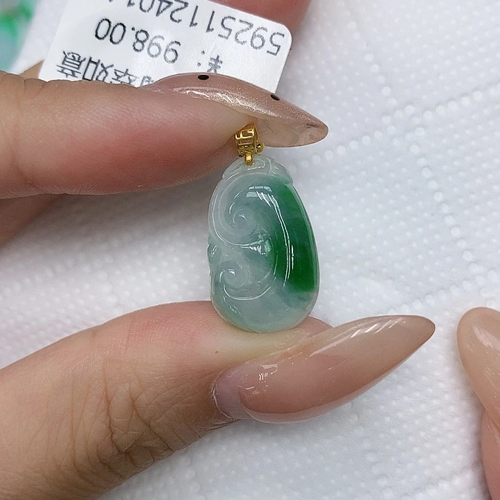 颈饰18K金镶嵌翡翠