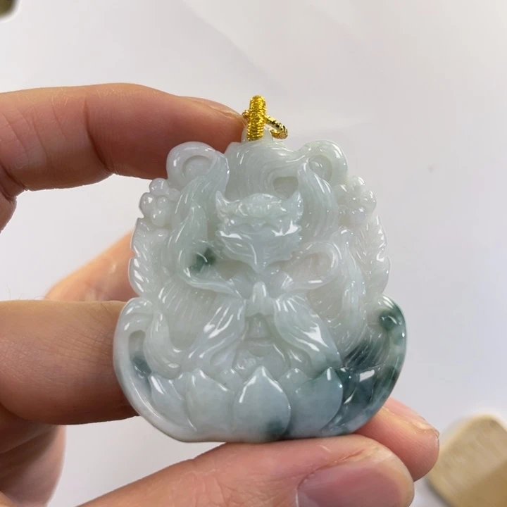 翡翠吊坠(赠链)未镶嵌代编织