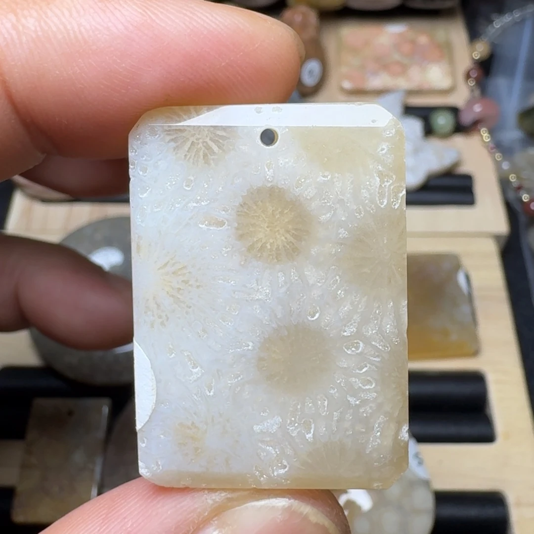 未镶嵌纯天然色有机玉石保真色硅化玉