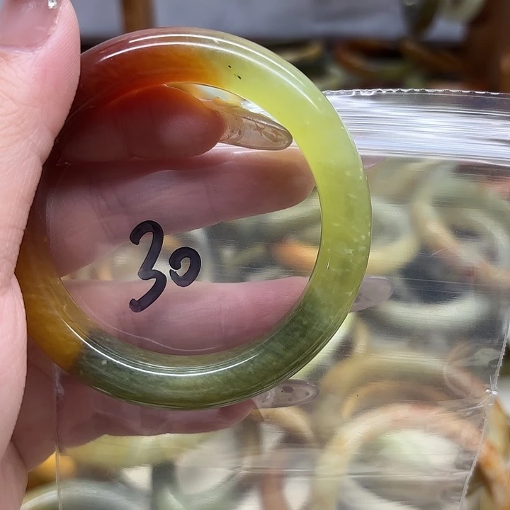 南***椒蛇纹石玉未镶嵌珠宝半成品