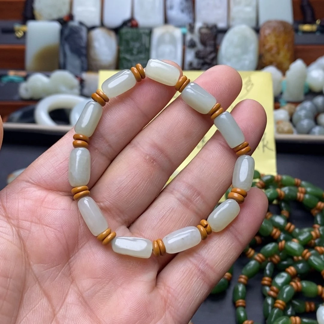 和田玉未镶嵌颈饰泉***.