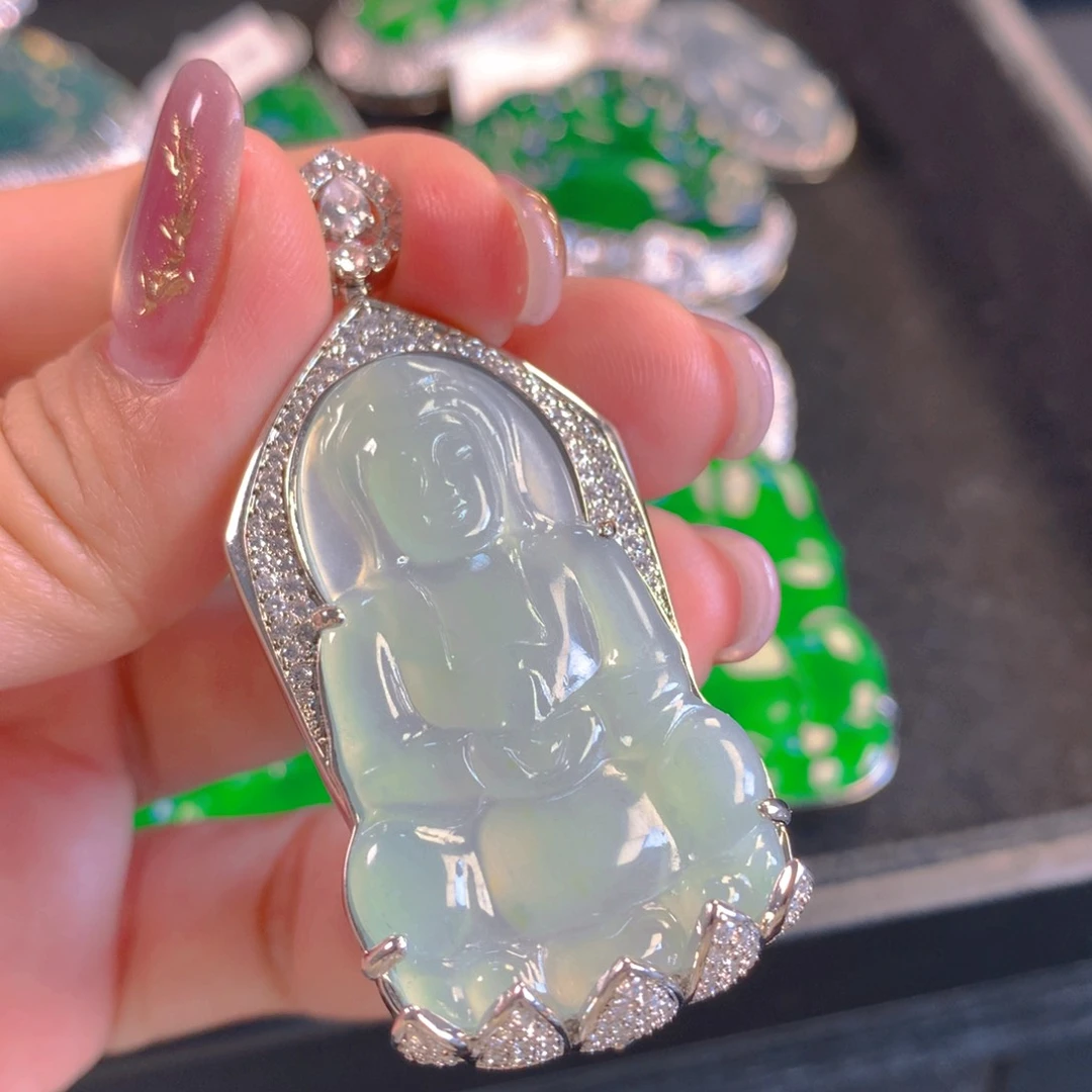 翡翠颈饰未镶嵌翡翠