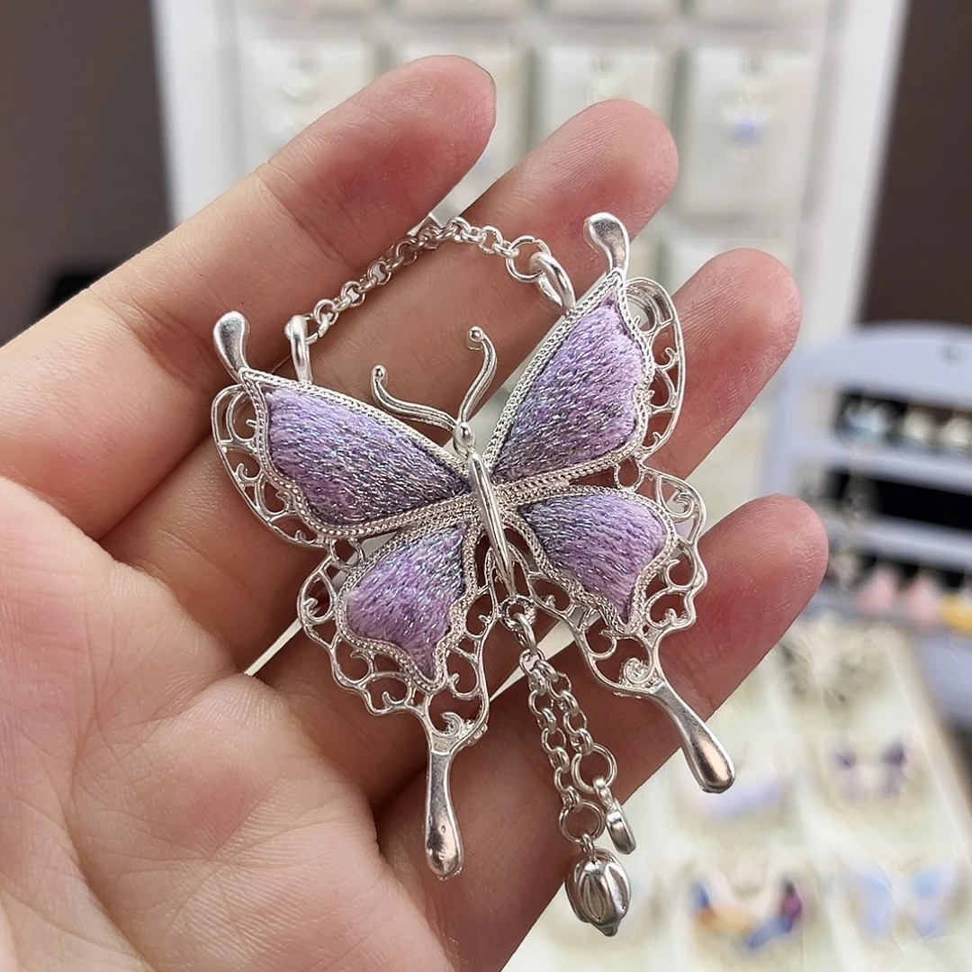 布艺合金蝴蝶吊坠