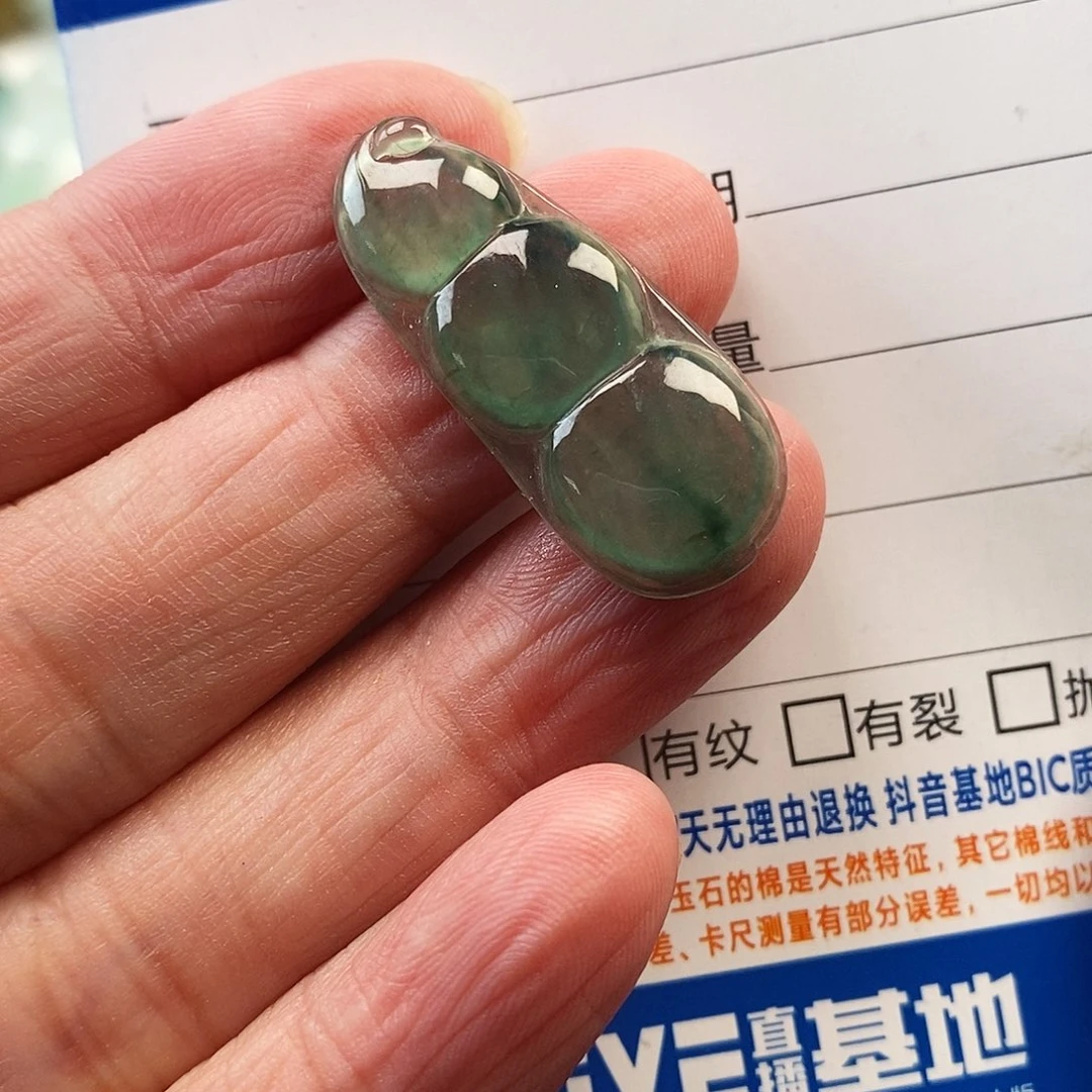 翡翠未镶嵌颈饰福豆