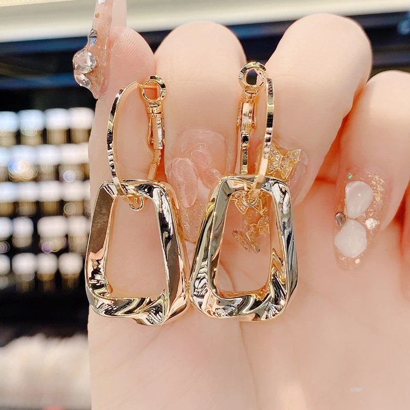 铜合金耳饰 时尚百搭设计感金属扭曲方形耳圈网红个性气质耳坠