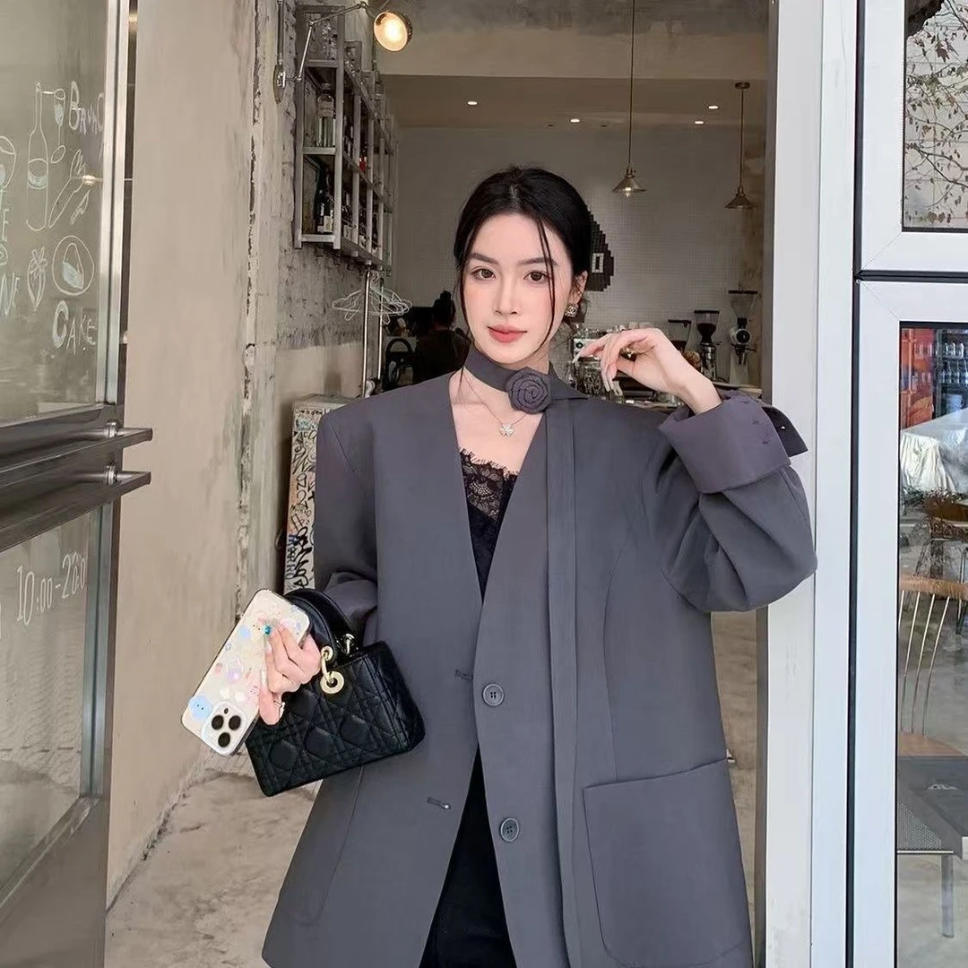 西装外套女胸针无飘带烟灰色领春款宽松玫瑰西服三件气质套装珠光