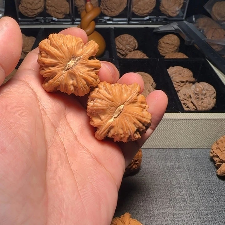 文玩核桃把件球白