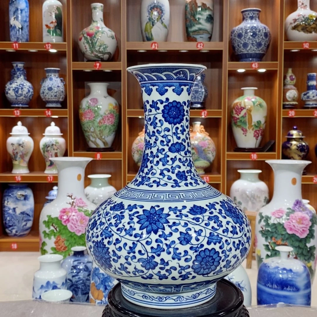 摆件纯手工手绘，景德镇青花缠枝莲