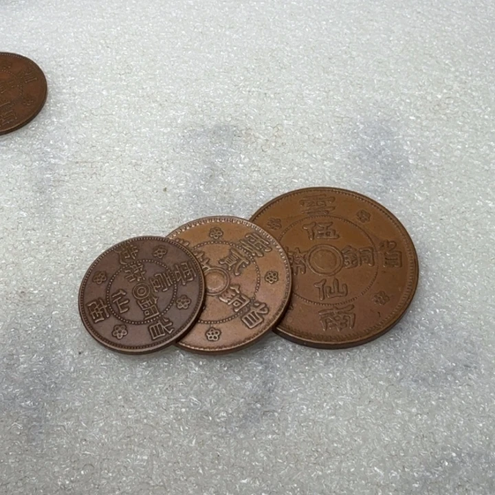 a***a上三个铜币工艺品摆件