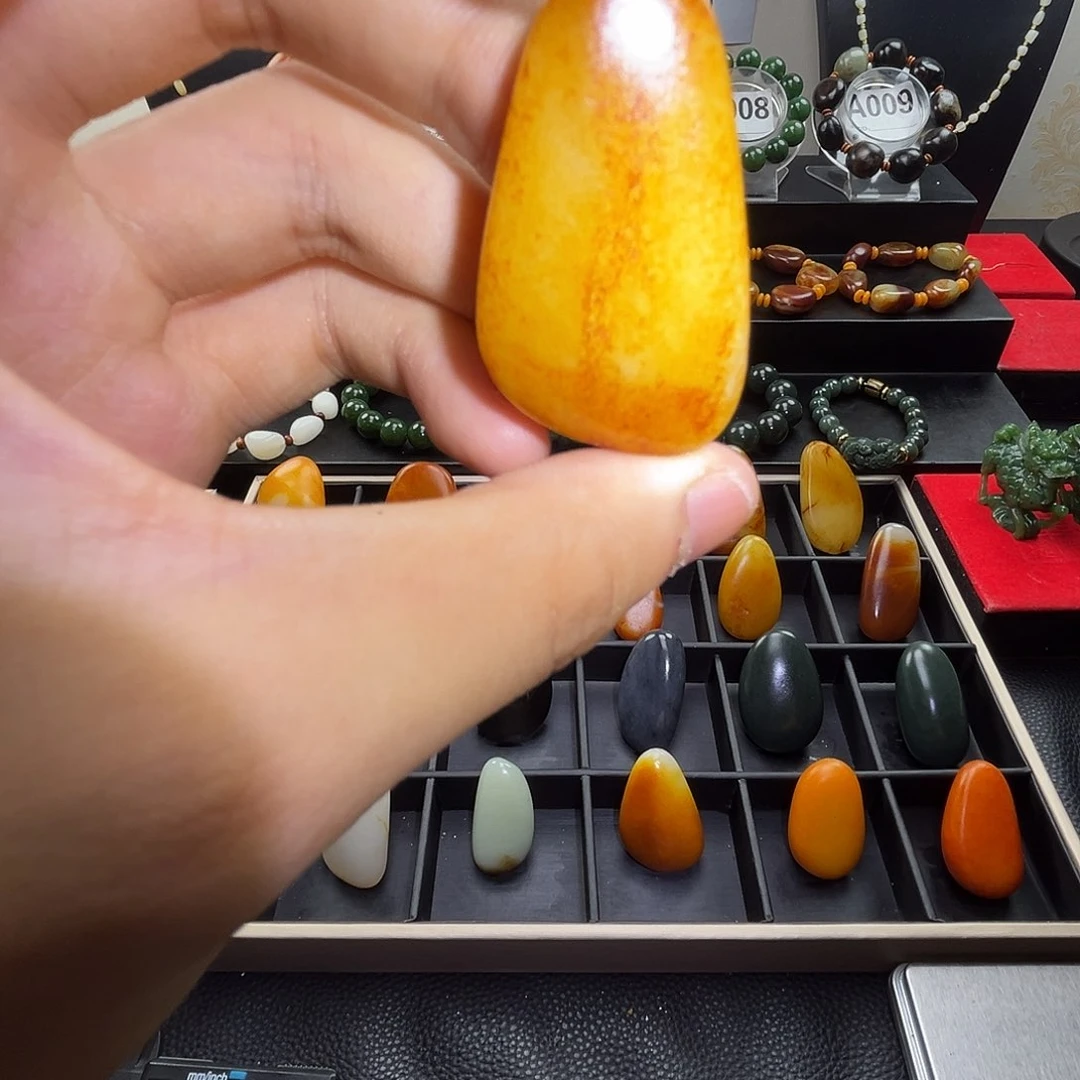 和田玉未镶嵌吊坠(赠链)