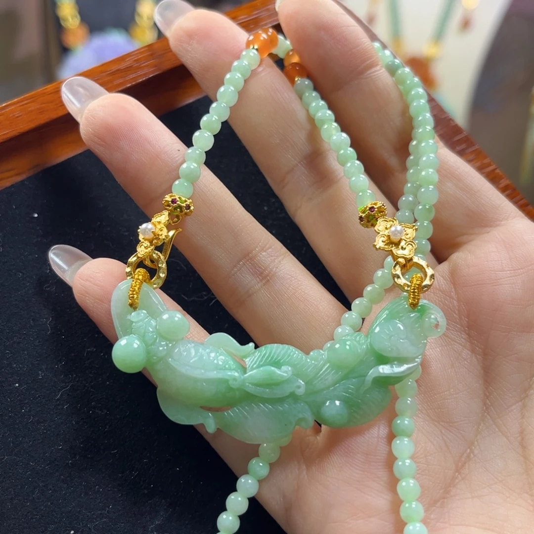 翡翠未镶嵌吊坠(赠链)冰绿小鱼