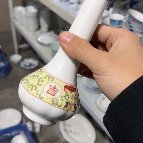 其他瓷蒜头瓶一个