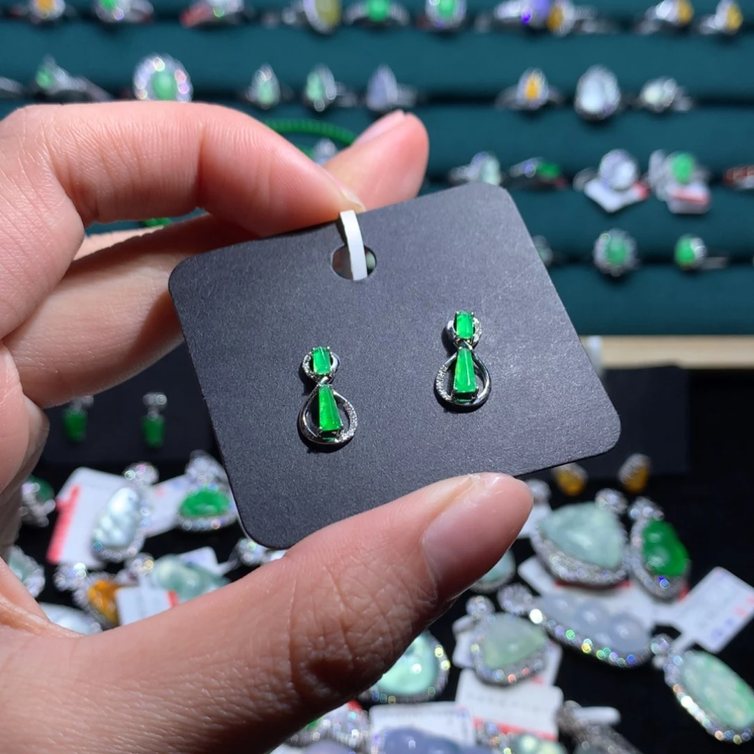 翡翠颈饰18K金镶嵌天然翡翠