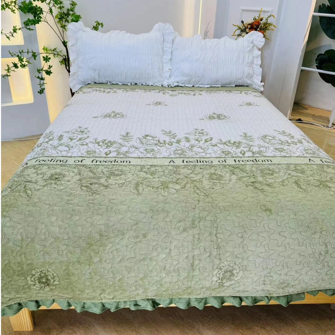 $韩式新品 【爱情海】加厚木耳边婴儿宝宝牛奶绒防滑绗缝床盖-S