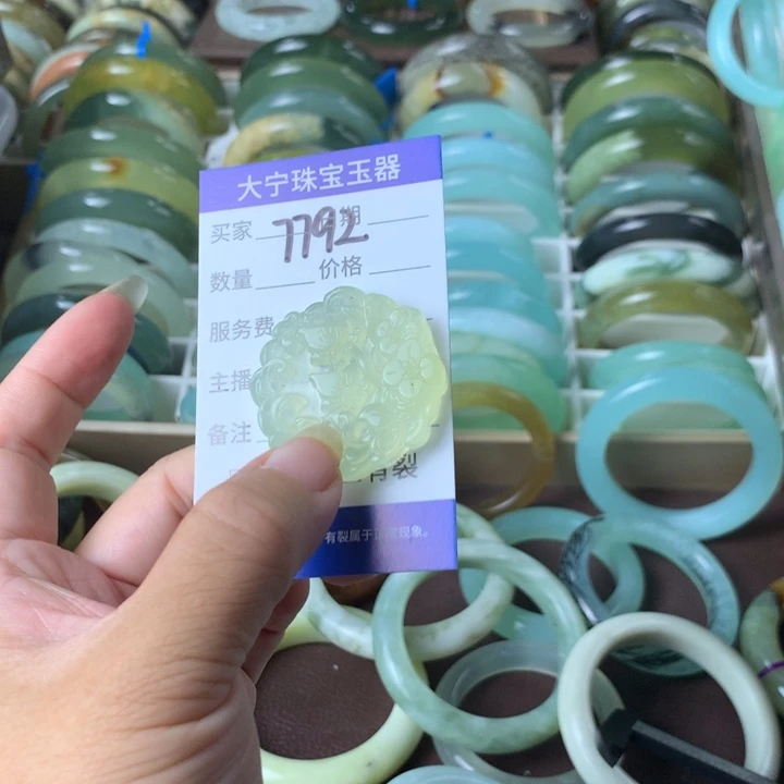 未镶嵌蛇纹石玉颈饰7792