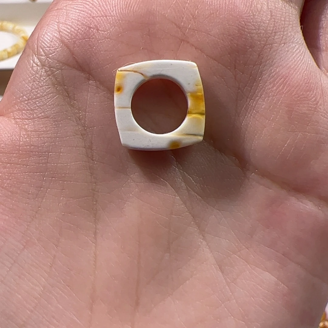 琥珀未镶嵌珠宝奇石特色瓷白跑环