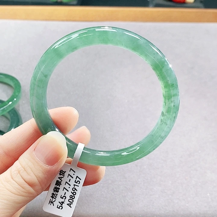 翡翠未镶嵌手镯（圆镯）