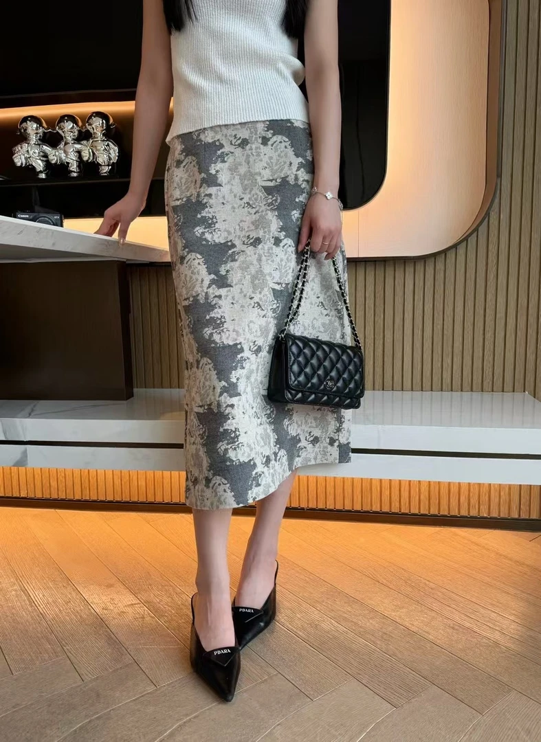 WANTHAT/凡黛卡时尚显瘦气质百搭半裙9557