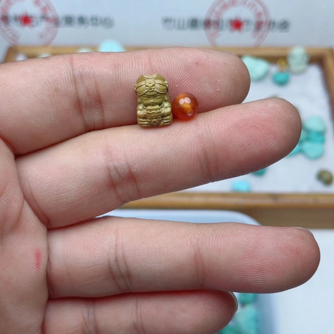 颈饰未镶嵌南红玛瑙585