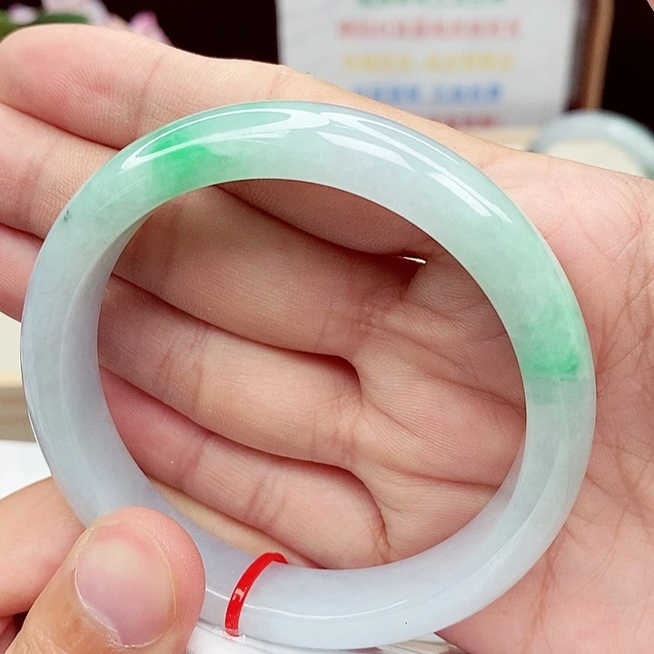 翡翠手镯未镶嵌58圈口