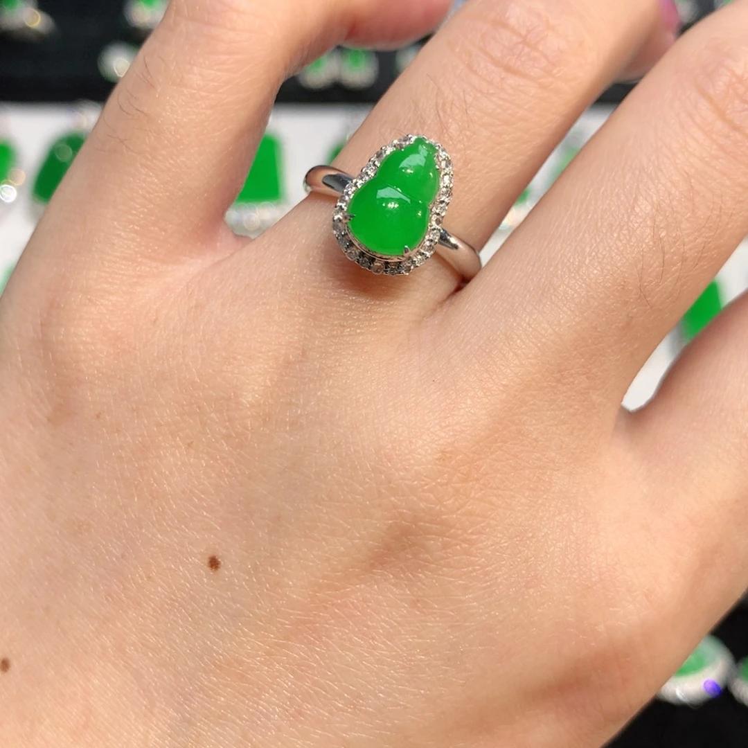 翡翠18K金镶嵌戒指