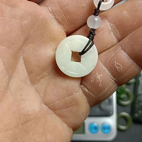 和田玉未镶嵌车挂