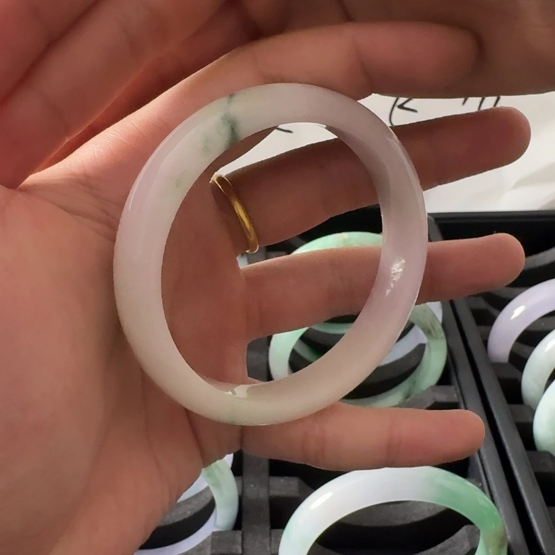 无非金属缅绿飘花手镯