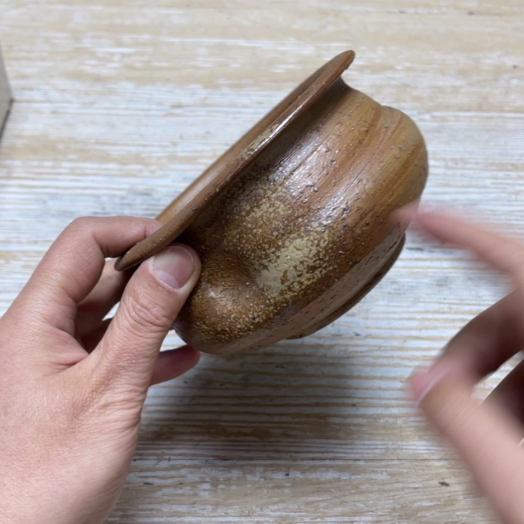 瓷片料****厨密密麻麻地排列着一个