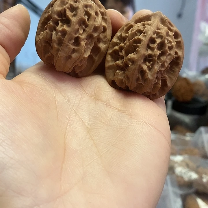 把件文玩核桃36.5蜡皮磐石小众油