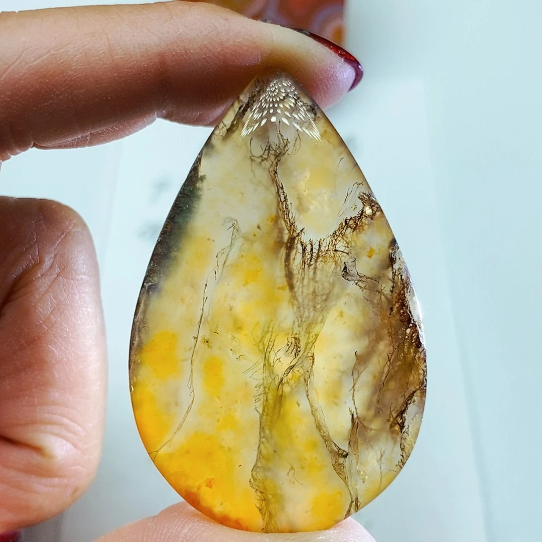 玛瑙/玉髓颈饰未镶嵌胡*树