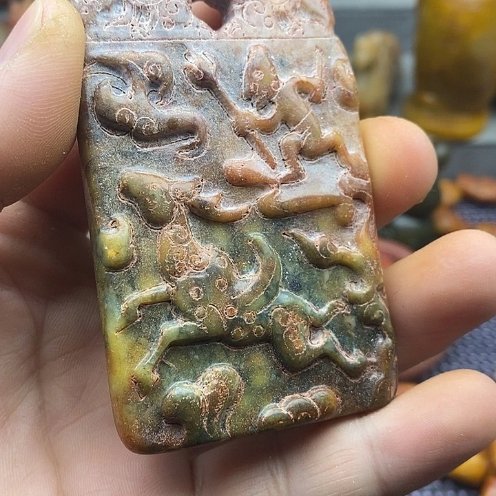 未镶嵌蛇纹石玉颈饰